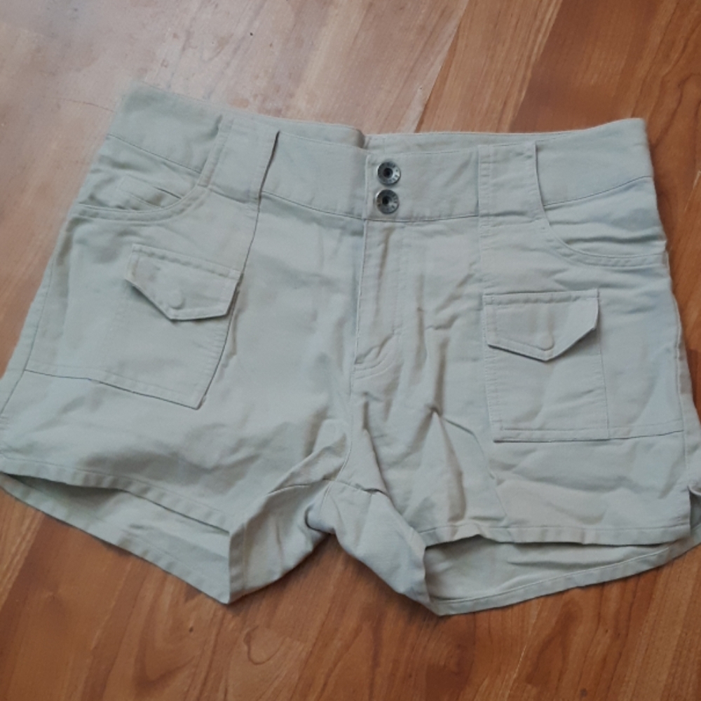 Womens Shorts sz 8 Route 66 B15 pockets zipper fly double snap close tan neutral